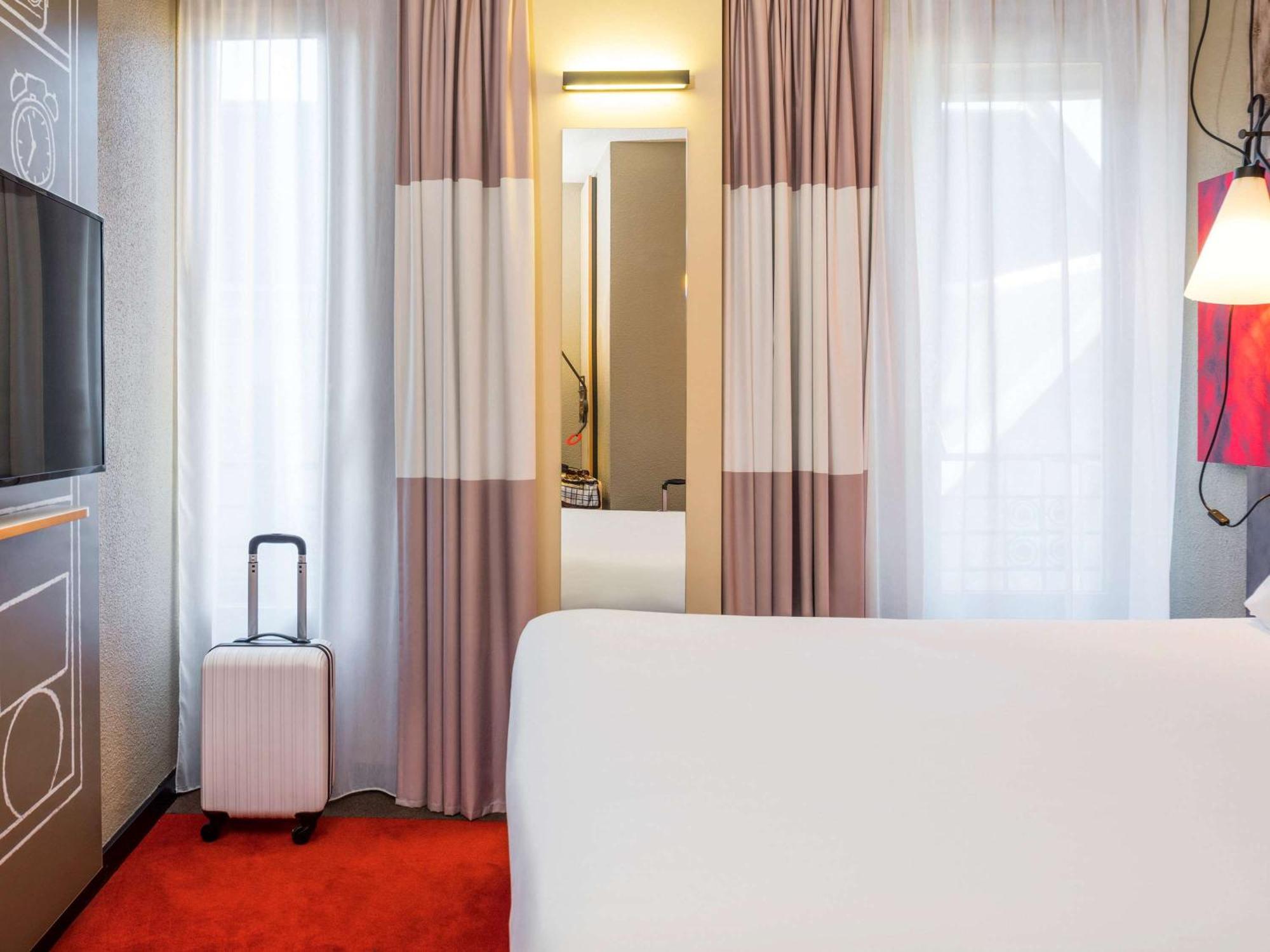 Готель Ibis Clichy Centre Mairie Екстер'єр фото